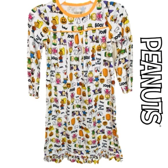 Peanuts Other - PEANUTS Halloween Flannel Long Sleeves Ruffled Hem Nightgown Girl’s Size 4